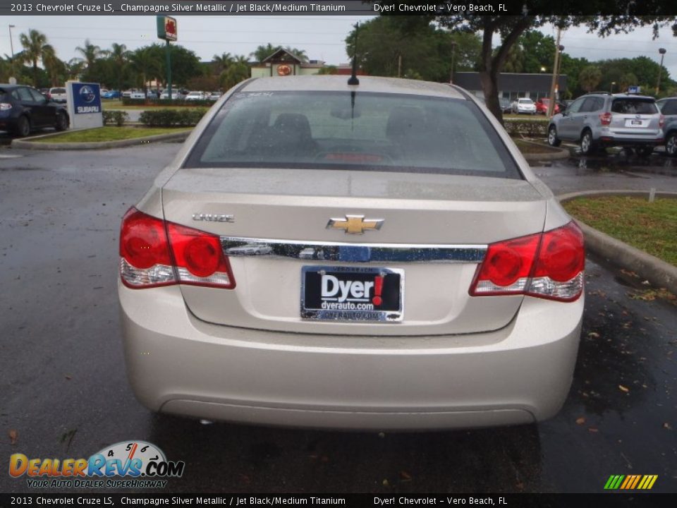 2013 Chevrolet Cruze LS Champagne Silver Metallic / Jet Black/Medium Titanium Photo #5