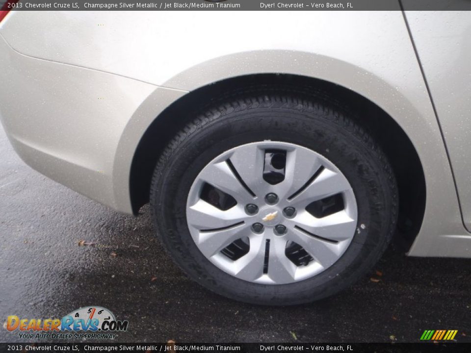 2013 Chevrolet Cruze LS Champagne Silver Metallic / Jet Black/Medium Titanium Photo #7