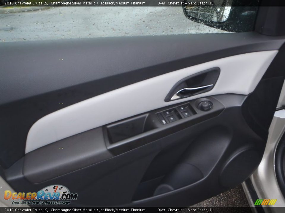 2013 Chevrolet Cruze LS Champagne Silver Metallic / Jet Black/Medium Titanium Photo #8