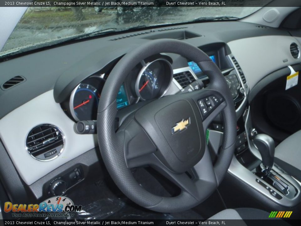 2013 Chevrolet Cruze LS Champagne Silver Metallic / Jet Black/Medium Titanium Photo #10