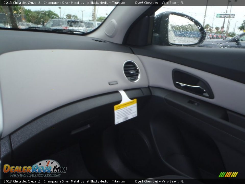 2013 Chevrolet Cruze LS Champagne Silver Metallic / Jet Black/Medium Titanium Photo #12