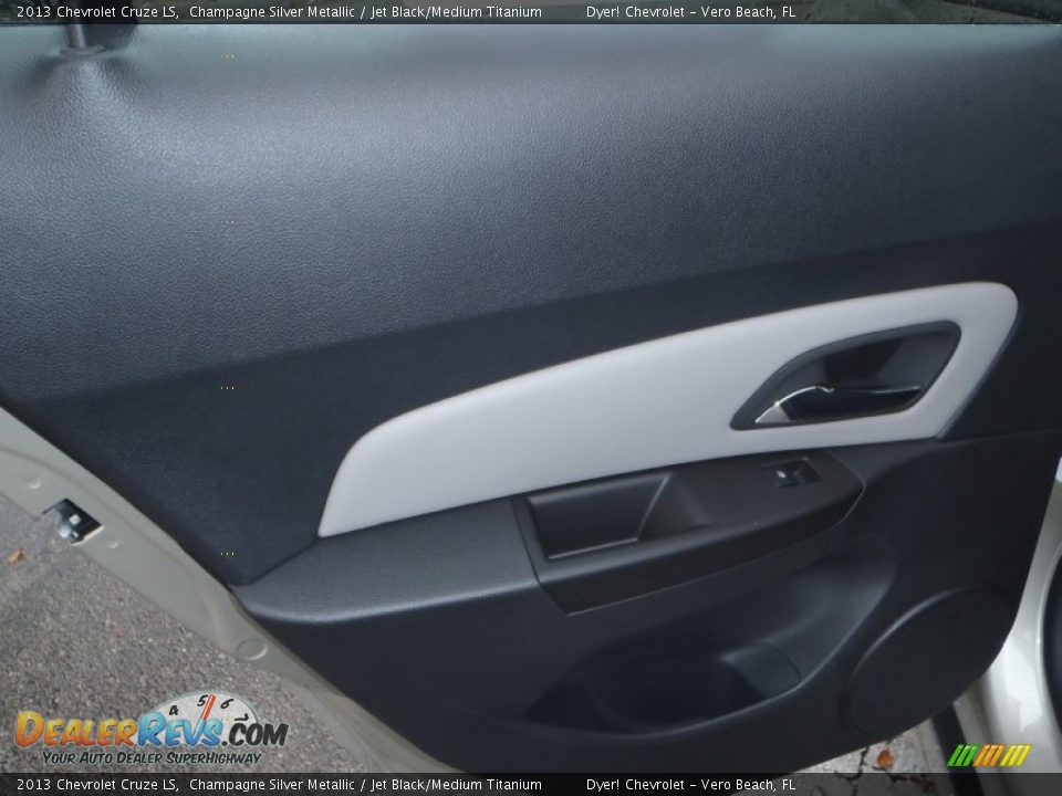 2013 Chevrolet Cruze LS Champagne Silver Metallic / Jet Black/Medium Titanium Photo #13