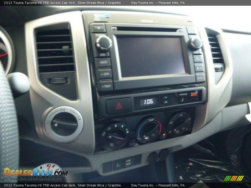 2013 Toyota Tacoma V6 TRD Access Cab 4x4 Silver Streak Mica / Graphite Photo #18