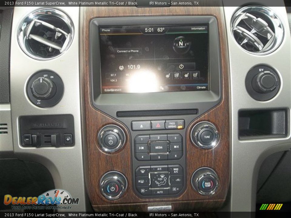 2013 Ford F150 Lariat SuperCrew White Platinum Metallic Tri-Coat / Black Photo #29