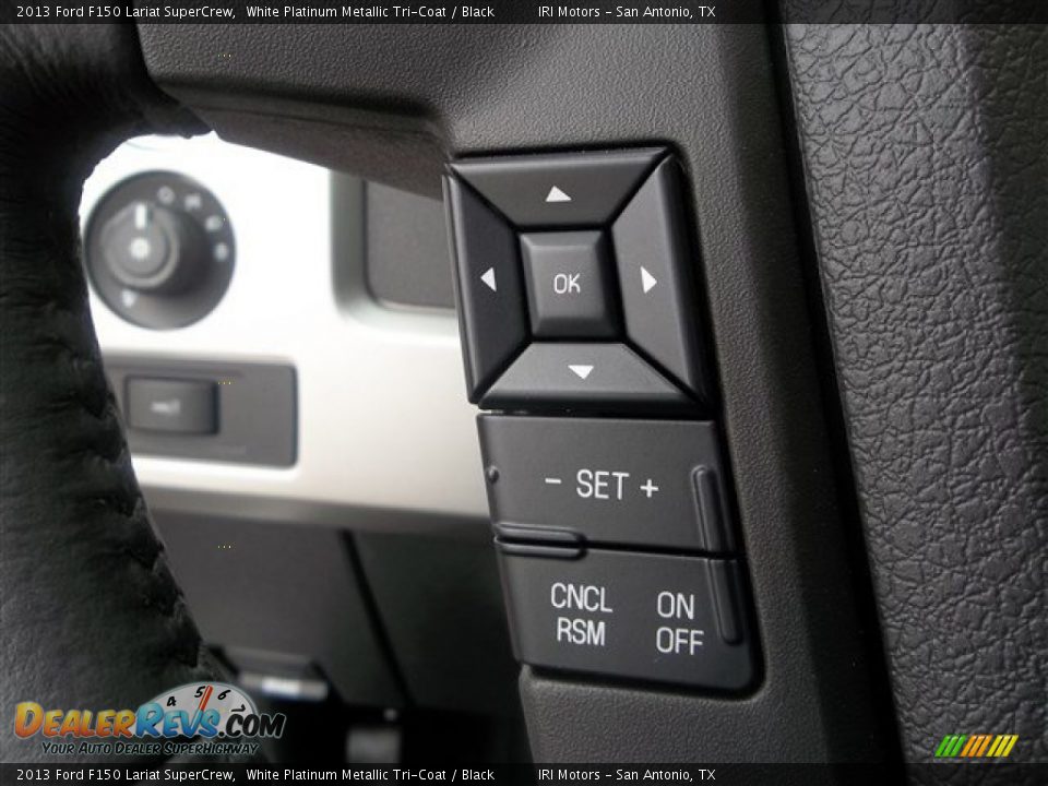 2013 Ford F150 Lariat SuperCrew White Platinum Metallic Tri-Coat / Black Photo #32