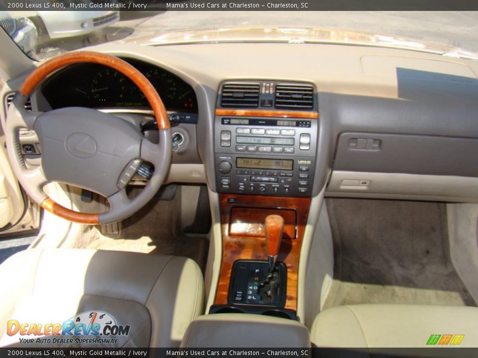 Dashboard of 2000 Lexus LS 400 Photo #16