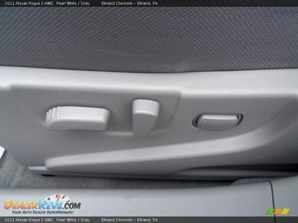2011 Nissan Rogue S AWD Pearl White / Gray Photo #18