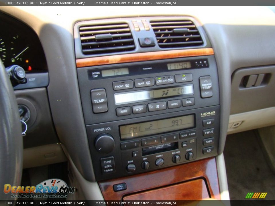 Controls of 2000 Lexus LS 400 Photo #18