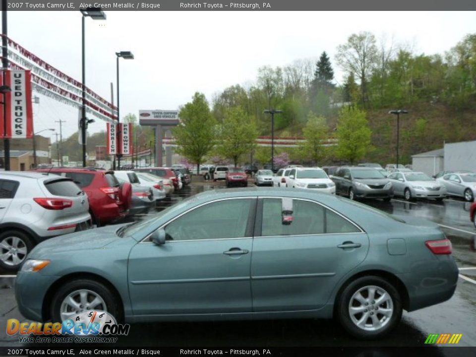 2007 Toyota Camry LE Aloe Green Metallic / Bisque Photo #2