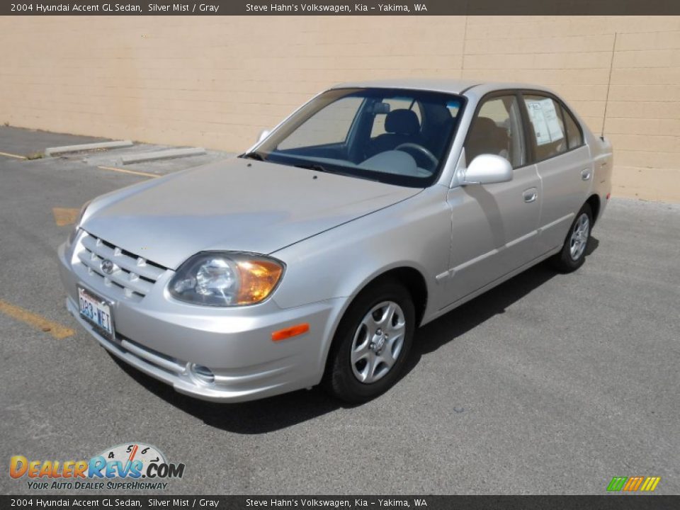 2004 Hyundai Accent GL Sedan Silver Mist / Gray Photo #2