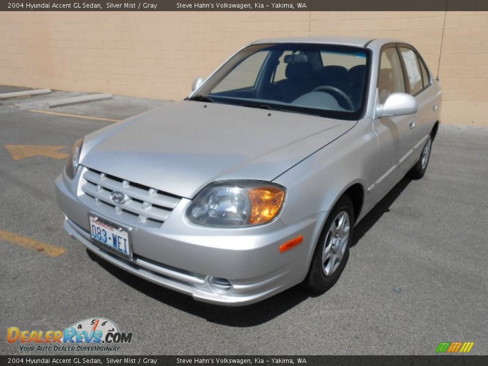 2004 Hyundai Accent GL Sedan Silver Mist / Gray Photo #3