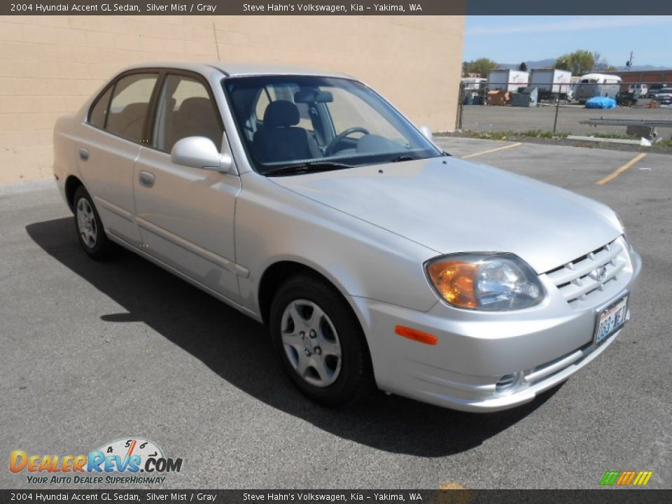 2004 Hyundai Accent GL Sedan Silver Mist / Gray Photo #5