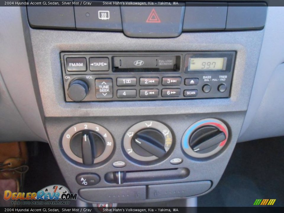2004 Hyundai Accent GL Sedan Silver Mist / Gray Photo #14
