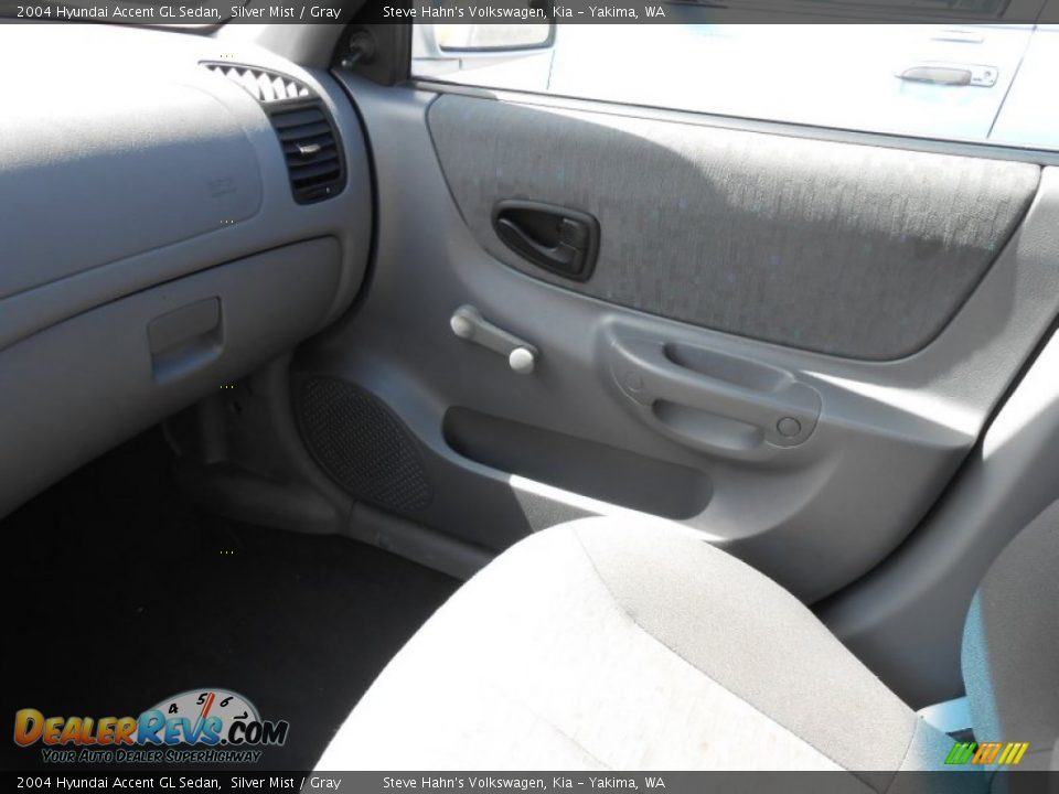 2004 Hyundai Accent GL Sedan Silver Mist / Gray Photo #16