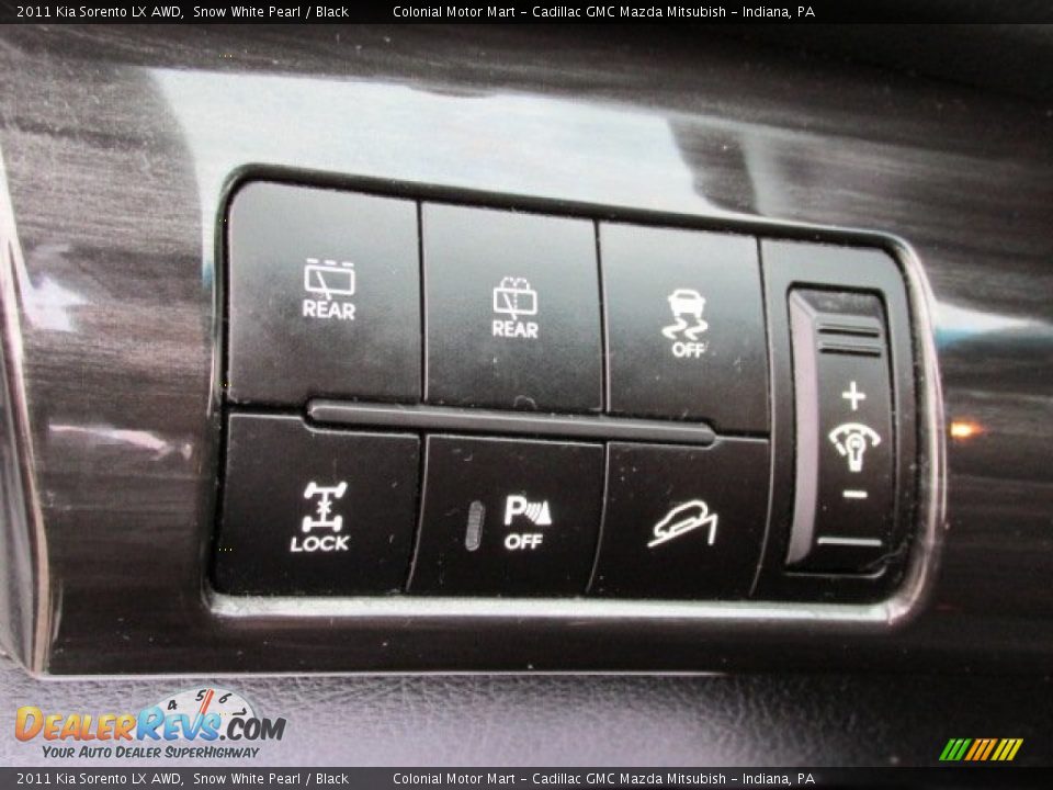 2011 Kia Sorento LX AWD Snow White Pearl / Black Photo #13