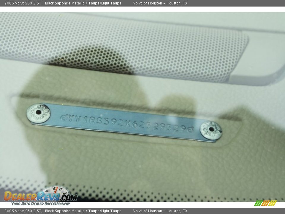 2006 Volvo S60 2.5T Black Sapphire Metallic / Taupe/Light Taupe Photo #10