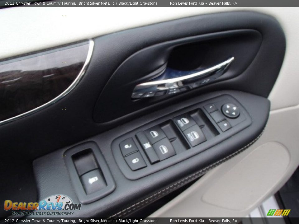 2012 Chrysler Town & Country Touring Bright Silver Metallic / Black/Light Graystone Photo #16