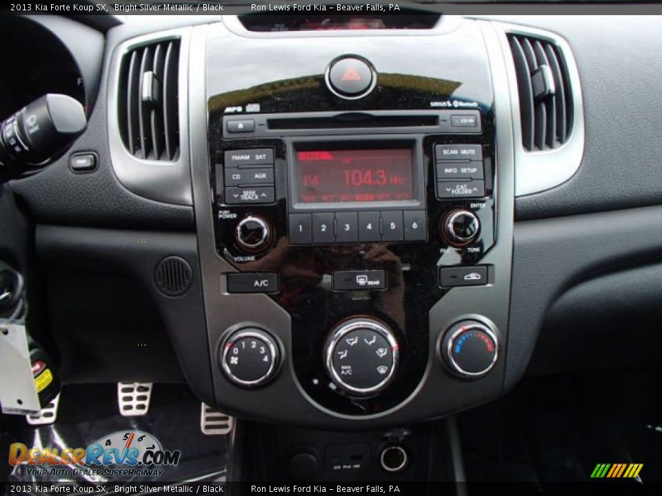 Controls of 2013 Kia Forte Koup SX Photo #16