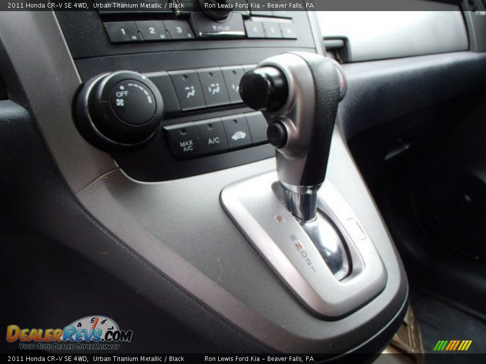 2011 Honda CR-V SE 4WD Urban Titanium Metallic / Black Photo #17