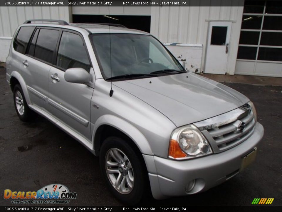 2006 Suzuki XL7 7 Passenger AWD Silky Silver Metallic / Gray Photo #2