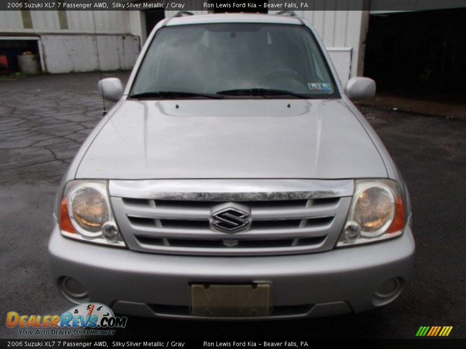 2006 Suzuki XL7 7 Passenger AWD Silky Silver Metallic / Gray Photo #3
