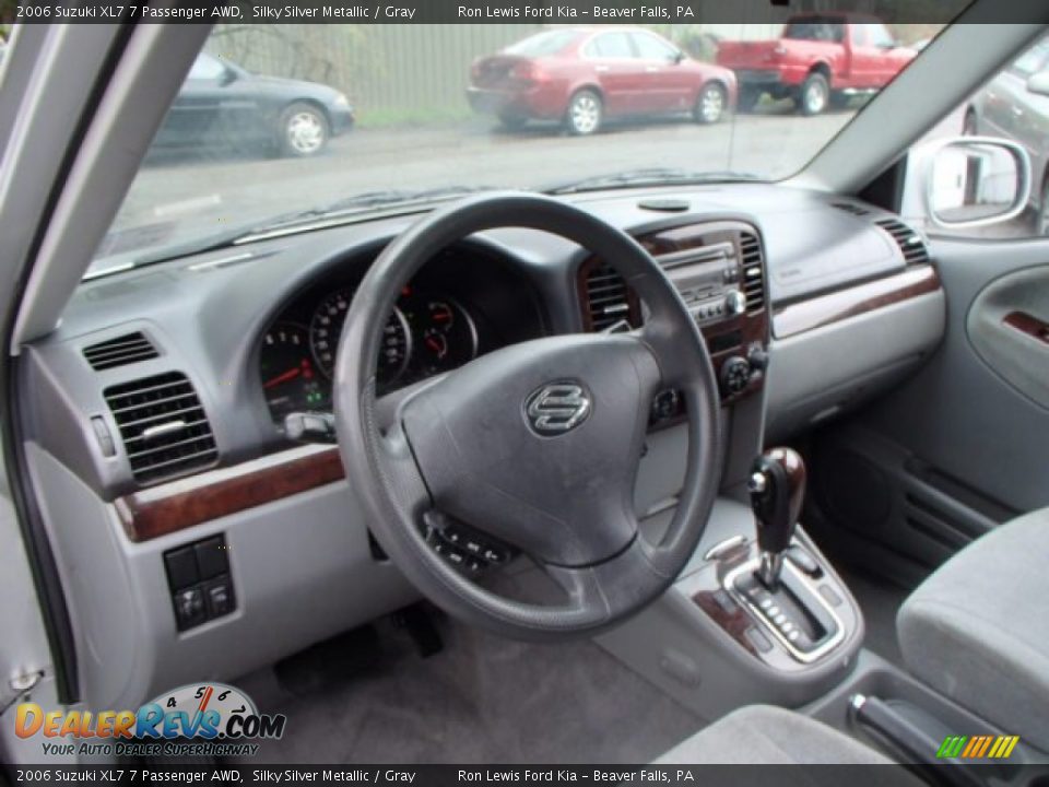 2006 Suzuki XL7 7 Passenger AWD Silky Silver Metallic / Gray Photo #10