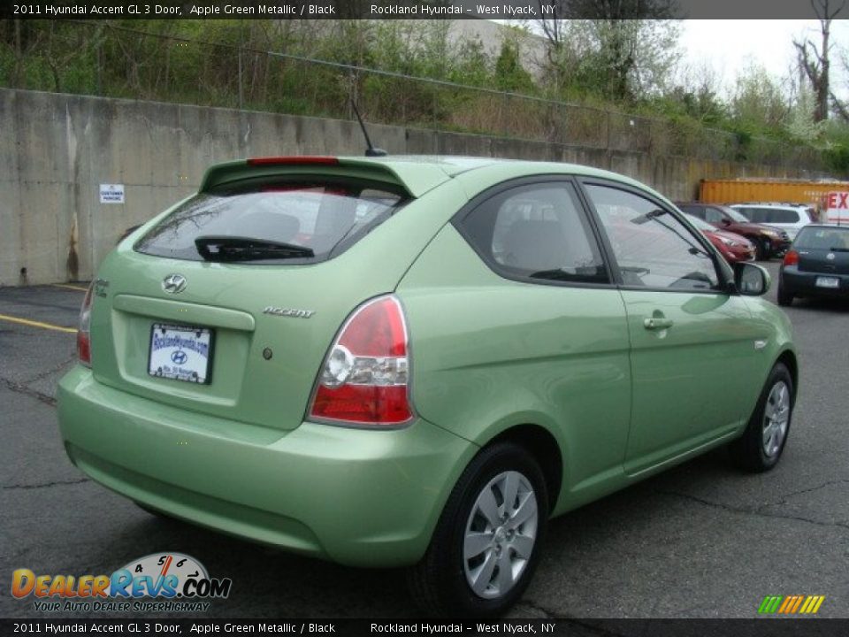 2011 Hyundai Accent GL 3 Door Apple Green Metallic / Black Photo #4