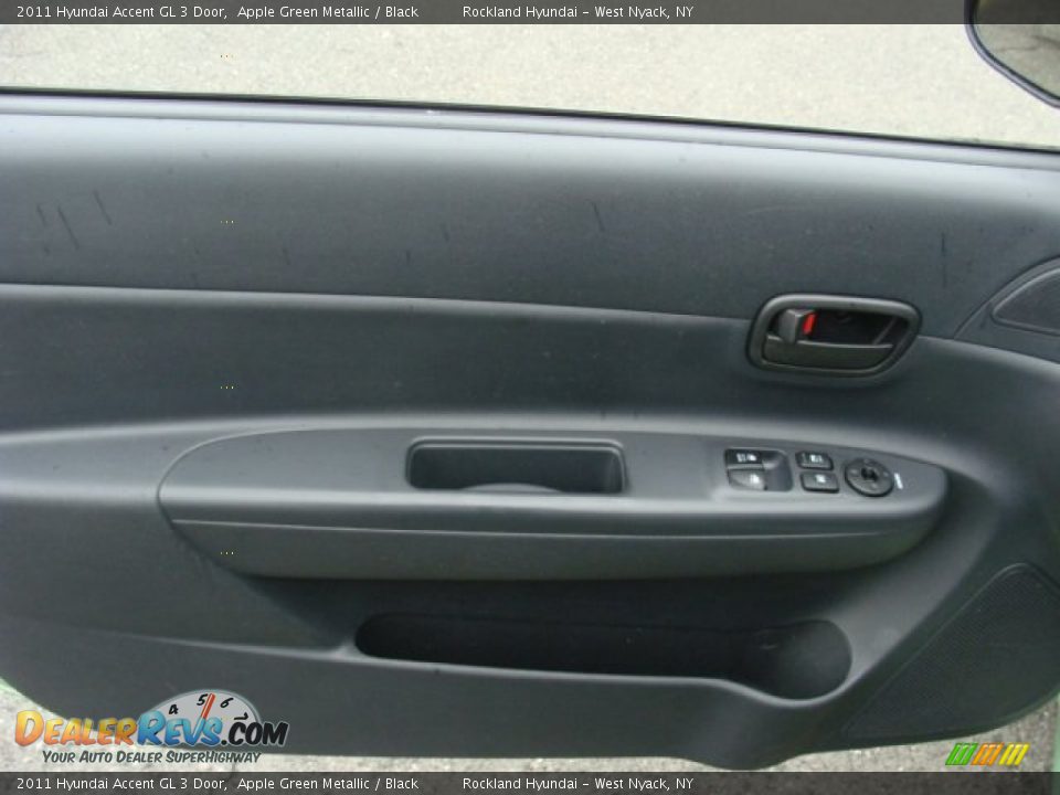 2011 Hyundai Accent GL 3 Door Apple Green Metallic / Black Photo #7