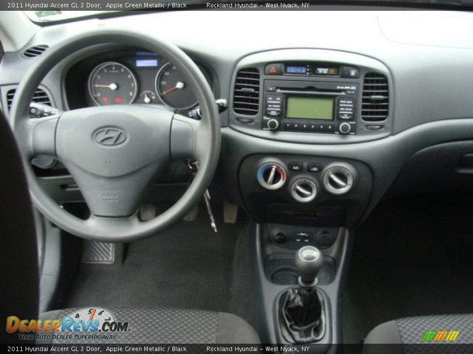 2011 Hyundai Accent GL 3 Door Apple Green Metallic / Black Photo #11