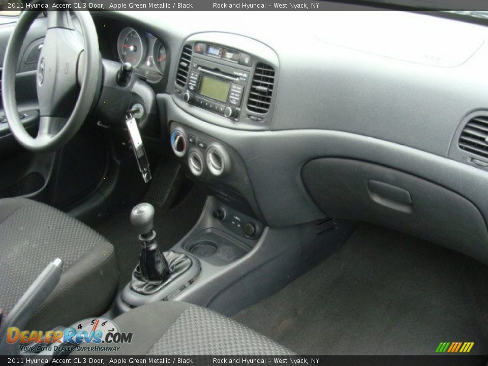 2011 Hyundai Accent GL 3 Door Apple Green Metallic / Black Photo #20