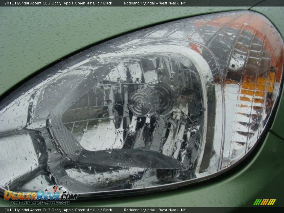 2011 Hyundai Accent GL 3 Door Apple Green Metallic / Black Photo #26