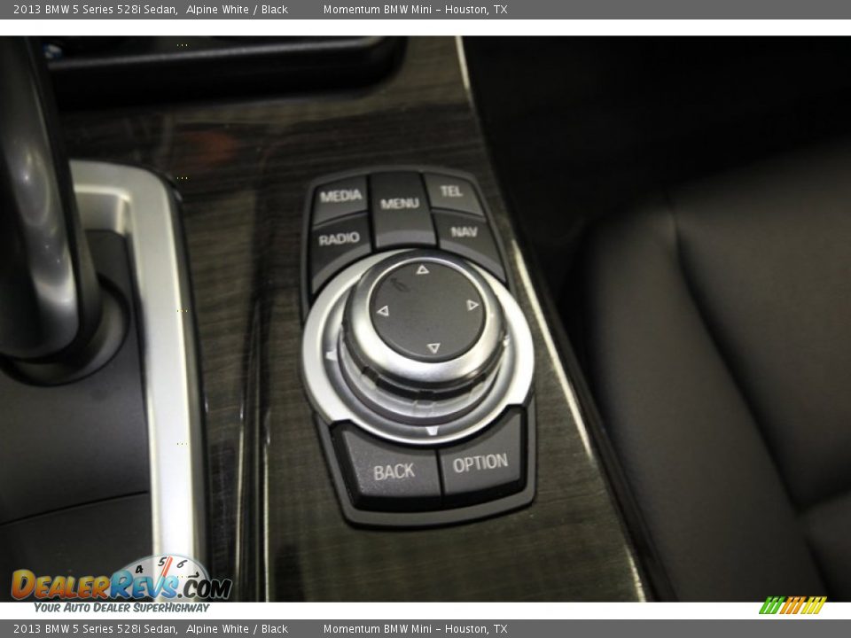 2013 BMW 5 Series 528i Sedan Alpine White / Black Photo #25