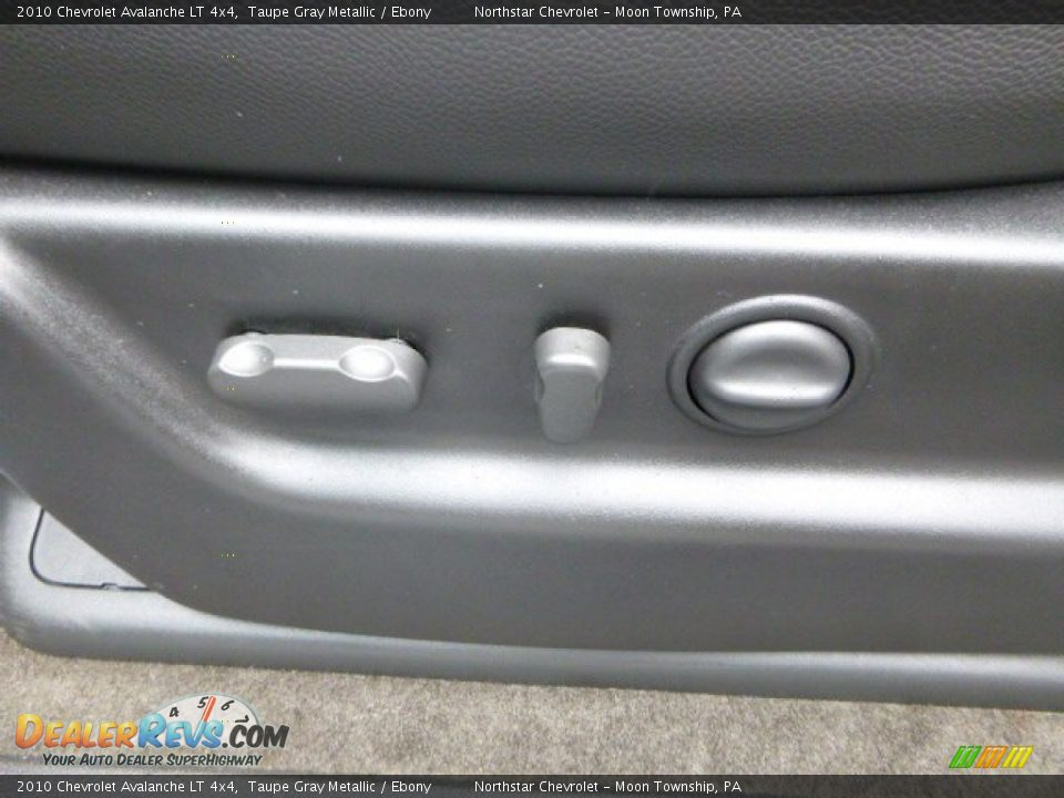 2010 Chevrolet Avalanche LT 4x4 Taupe Gray Metallic / Ebony Photo #15