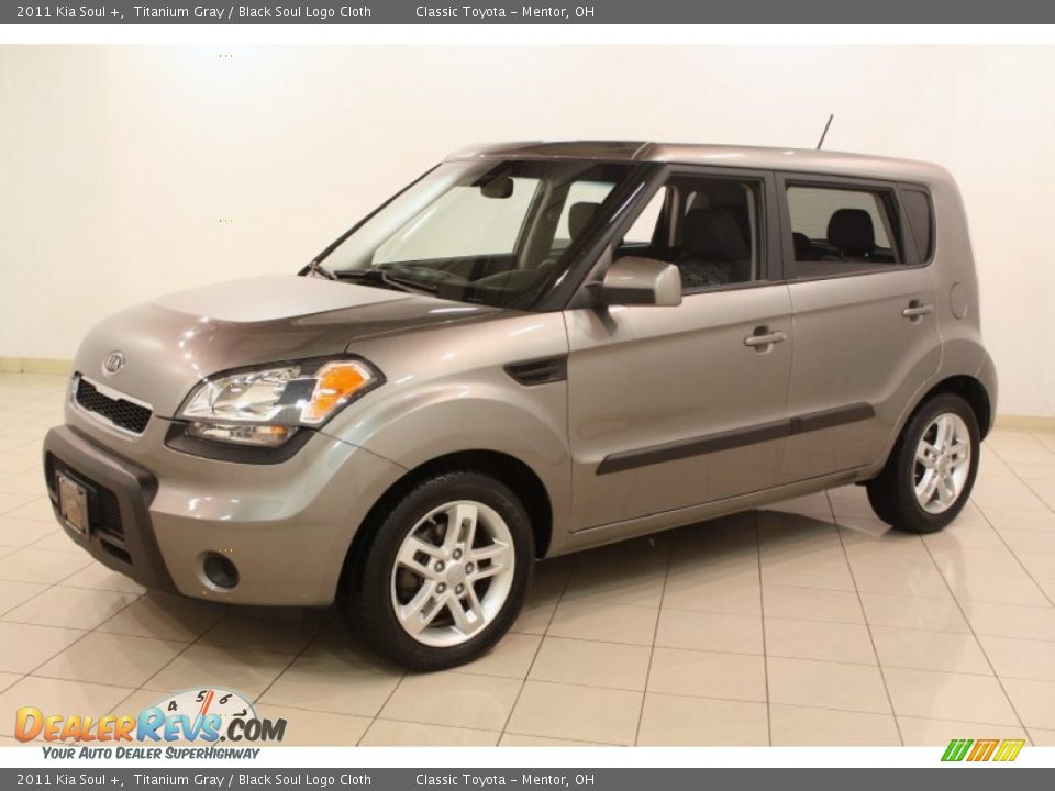 Front 3/4 View of 2011 Kia Soul + Photo #3