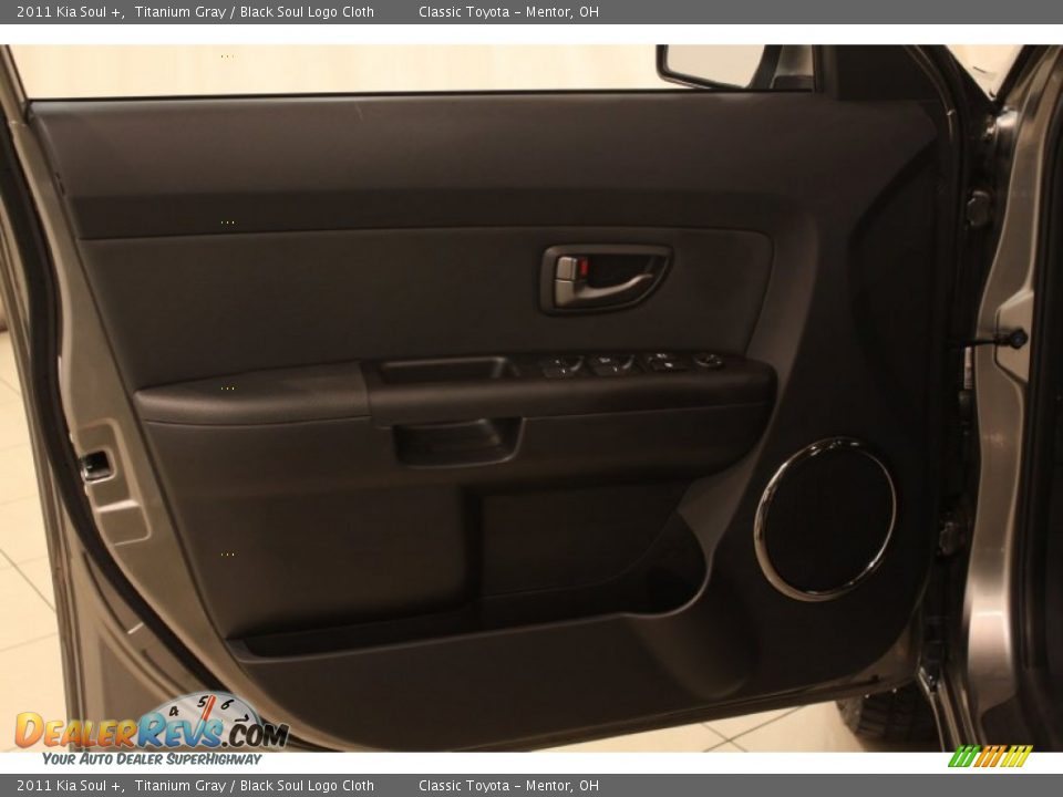 2011 Kia Soul + Titanium Gray / Black Soul Logo Cloth Photo #4