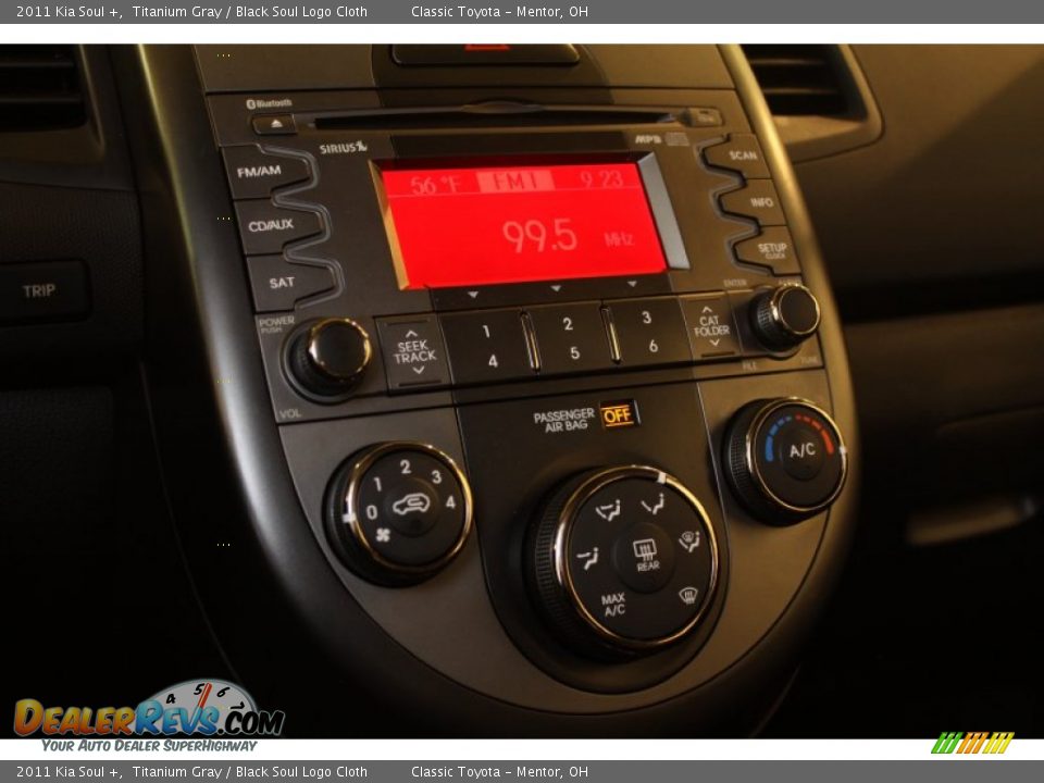 Controls of 2011 Kia Soul + Photo #8