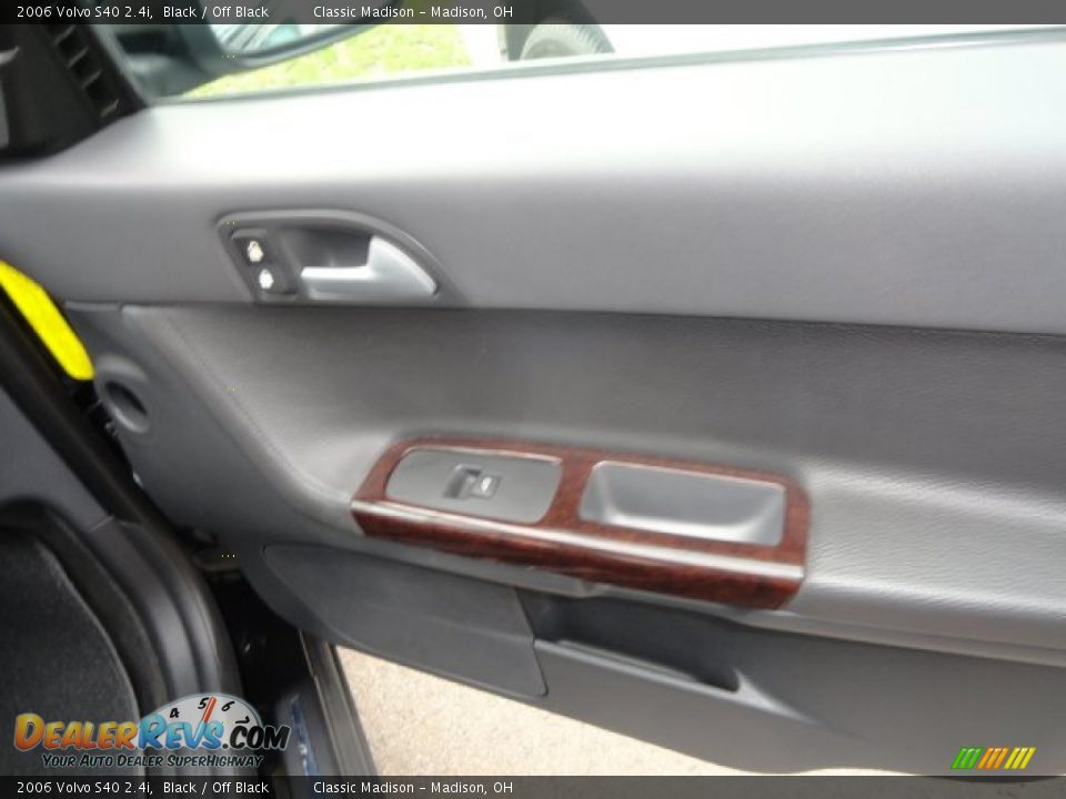 2006 Volvo S40 2.4i Black / Off Black Photo #11