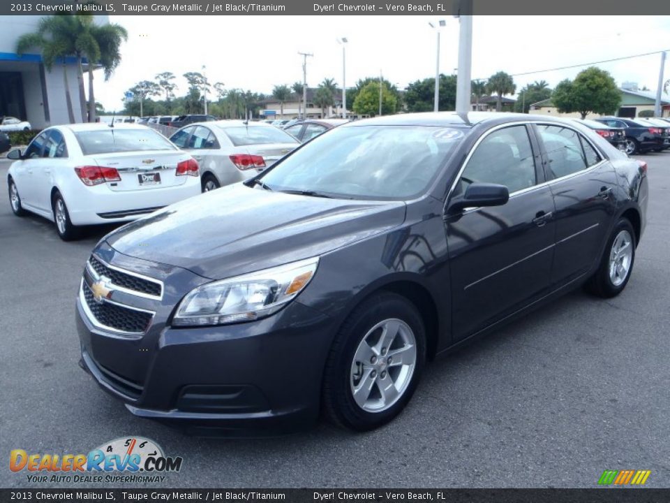 Front 3/4 View of 2013 Chevrolet Malibu LS Photo #1