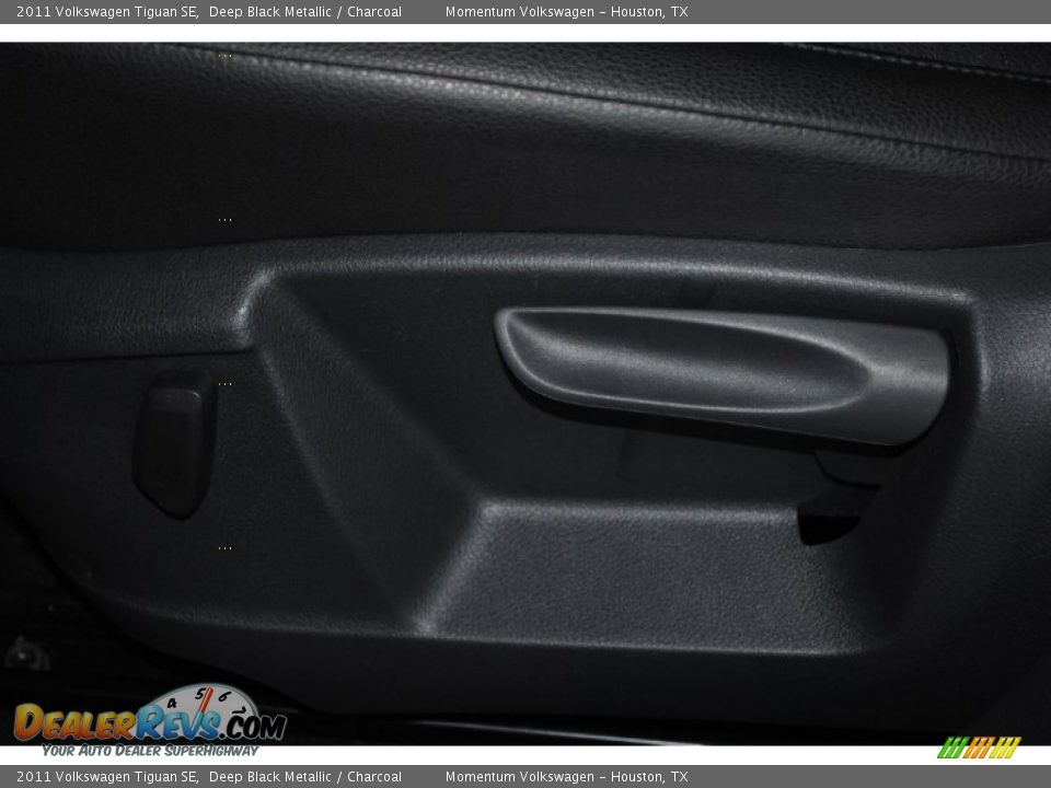 2011 Volkswagen Tiguan SE Deep Black Metallic / Charcoal Photo #16