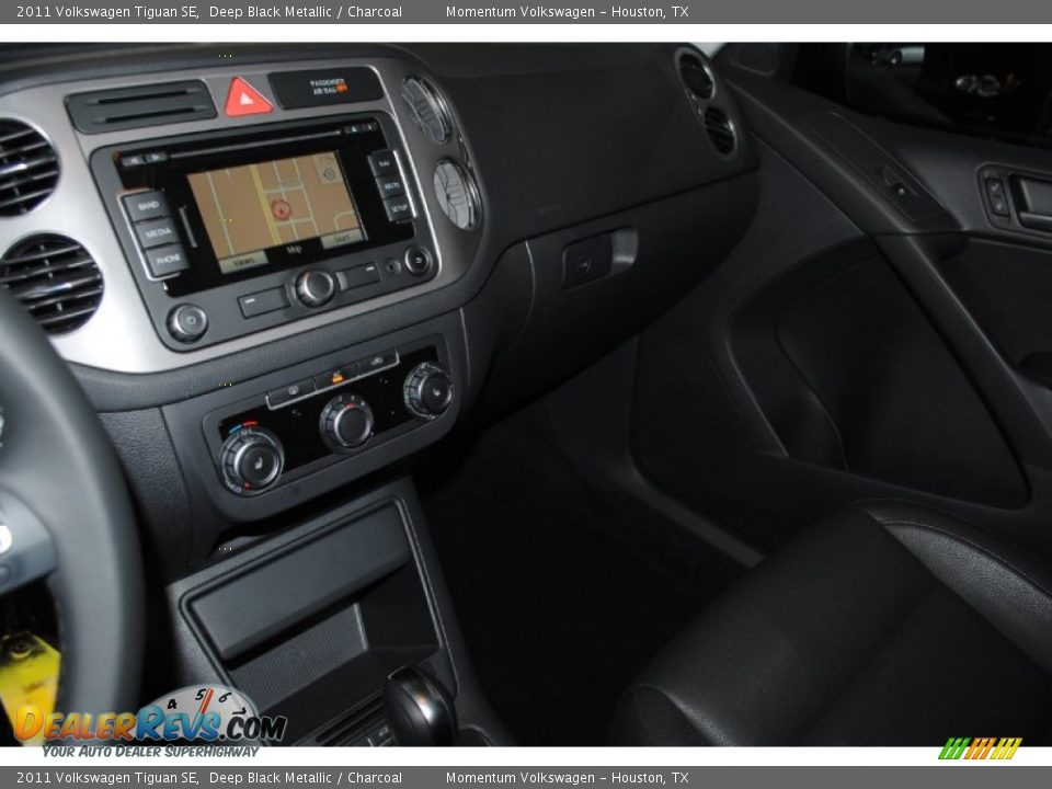 2011 Volkswagen Tiguan SE Deep Black Metallic / Charcoal Photo #17