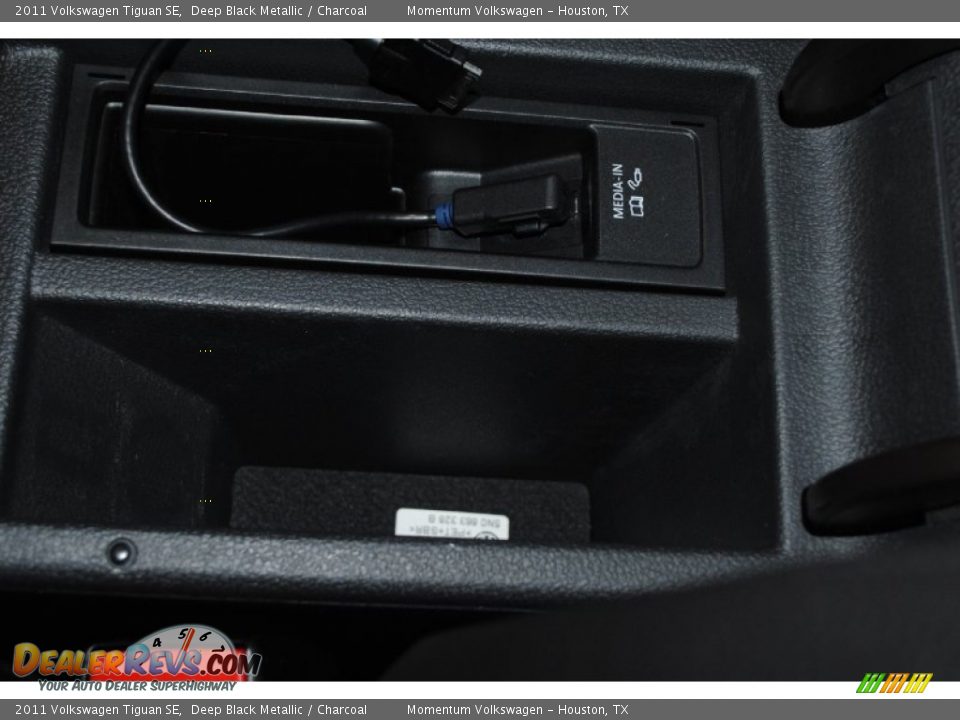 2011 Volkswagen Tiguan SE Deep Black Metallic / Charcoal Photo #20