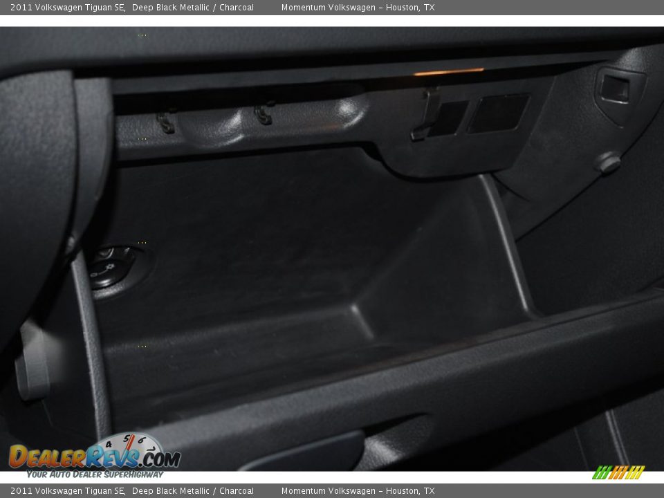 2011 Volkswagen Tiguan SE Deep Black Metallic / Charcoal Photo #26