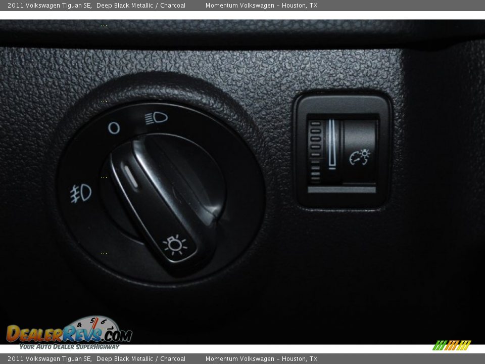 2011 Volkswagen Tiguan SE Deep Black Metallic / Charcoal Photo #32