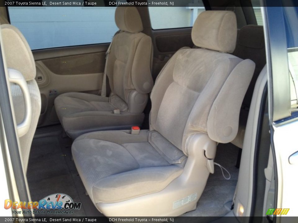 2007 Toyota Sienna LE Desert Sand Mica / Taupe Photo #9