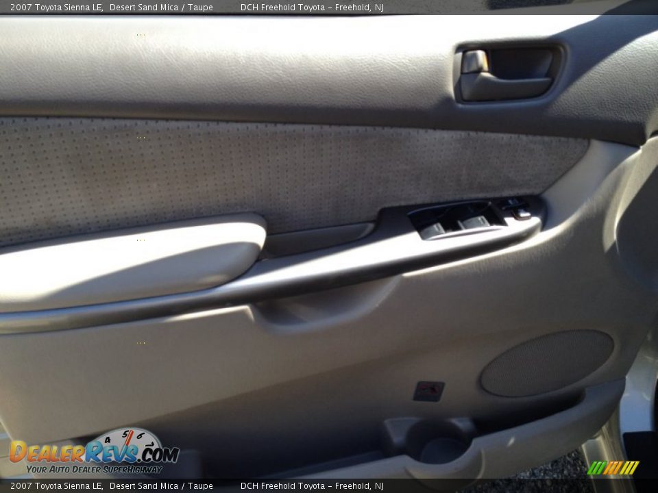 2007 Toyota Sienna LE Desert Sand Mica / Taupe Photo #12