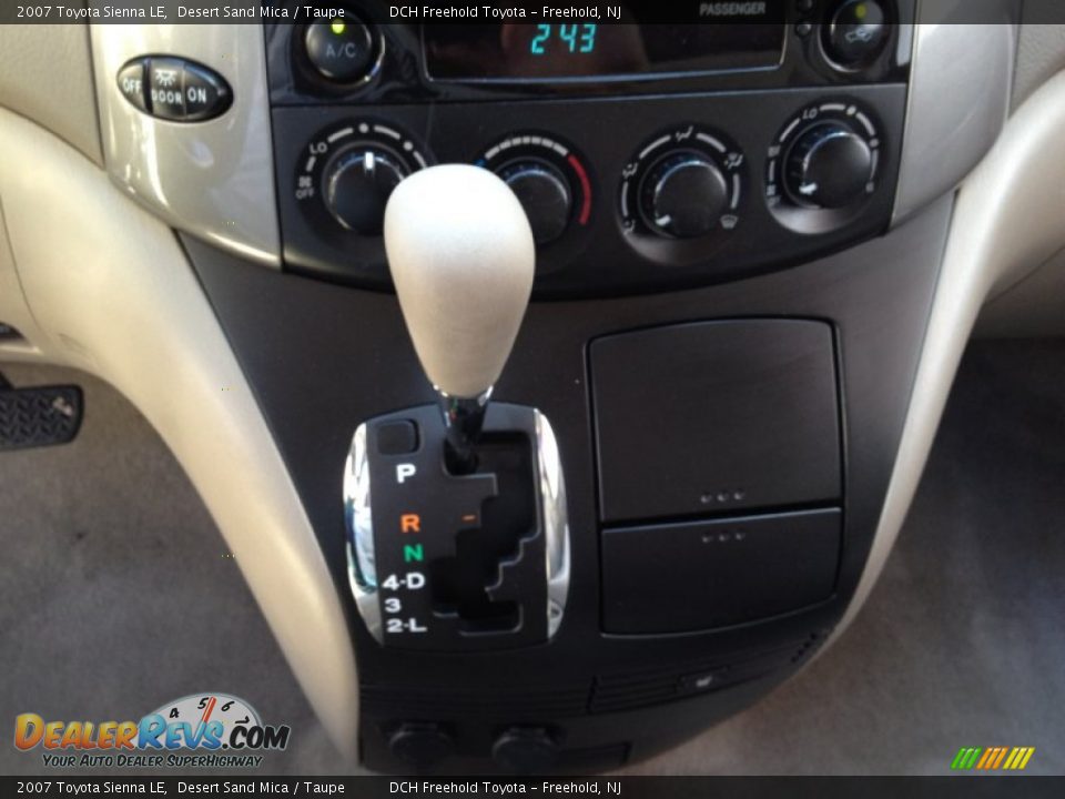 2007 Toyota Sienna LE Desert Sand Mica / Taupe Photo #16