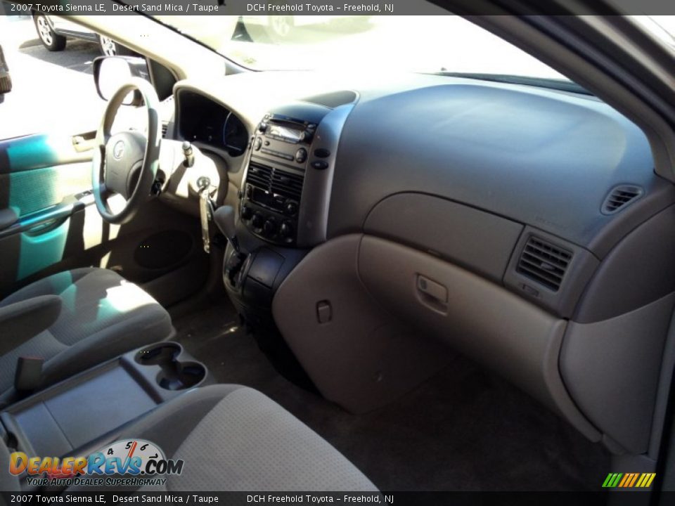 2007 Toyota Sienna LE Desert Sand Mica / Taupe Photo #23