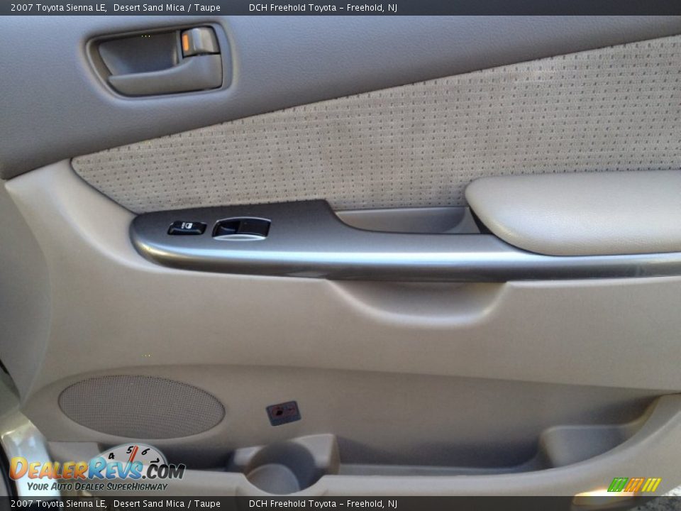 2007 Toyota Sienna LE Desert Sand Mica / Taupe Photo #25