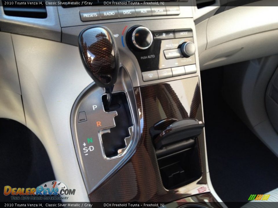 2010 Toyota Venza I4 Classic Silver Metallic / Gray Photo #17