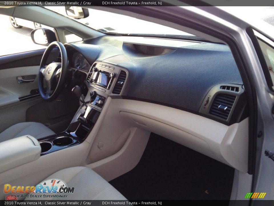 2010 Toyota Venza I4 Classic Silver Metallic / Gray Photo #25